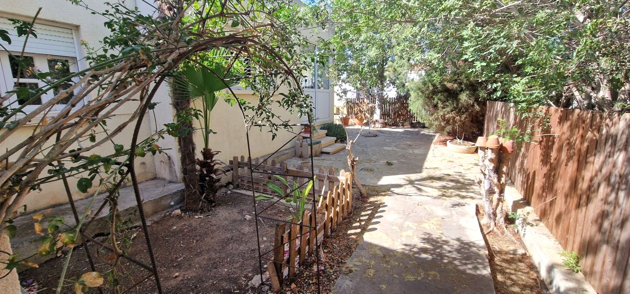 Thumbnail 38 10324 / נכס 2360 אגיוס דומטיוס, ניקוסיה