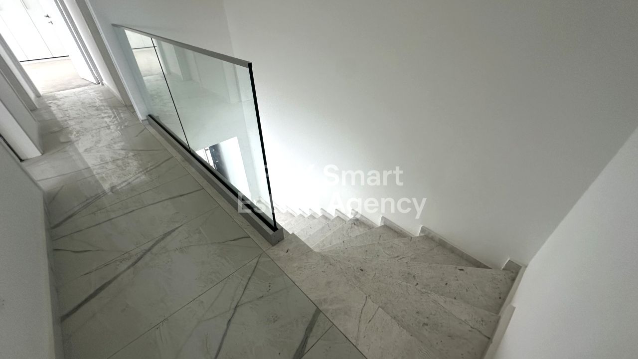 Thumbnail 27 Ακίνητα 2400 Έγκωμη, Λευκωσία / 47552