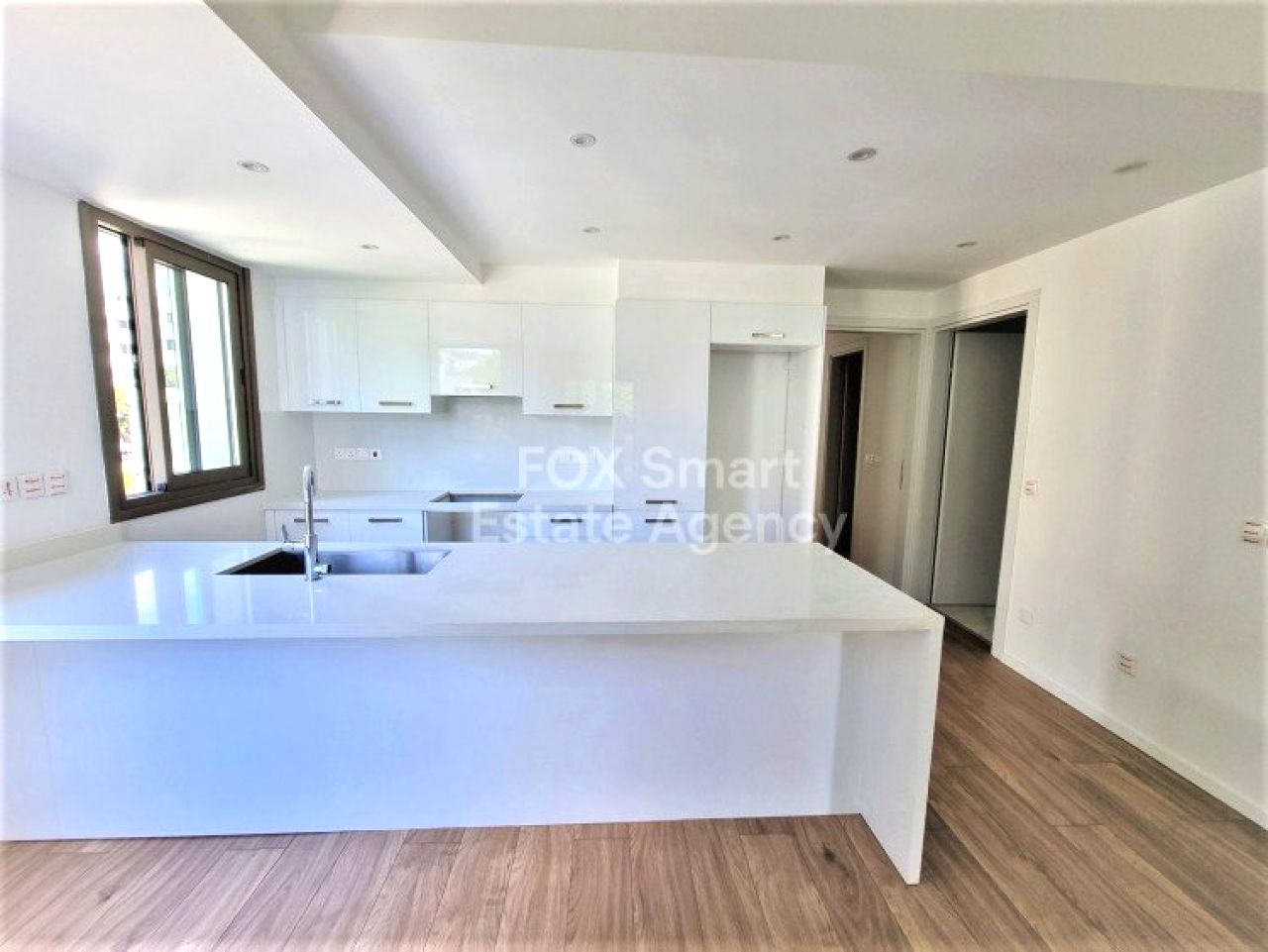 Thumbnail 3 房地产 2000 斯特罗沃洛斯, 尼科西亚 / AR-118590