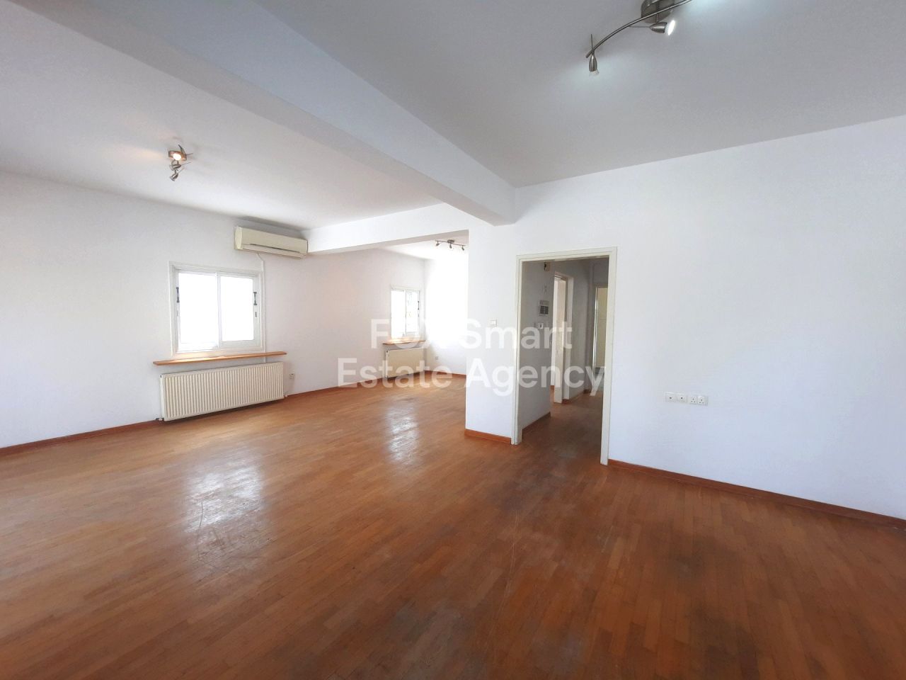 Thumbnail 1 Właściwość 2100 Aglandjia, Nikozja / HR-124281