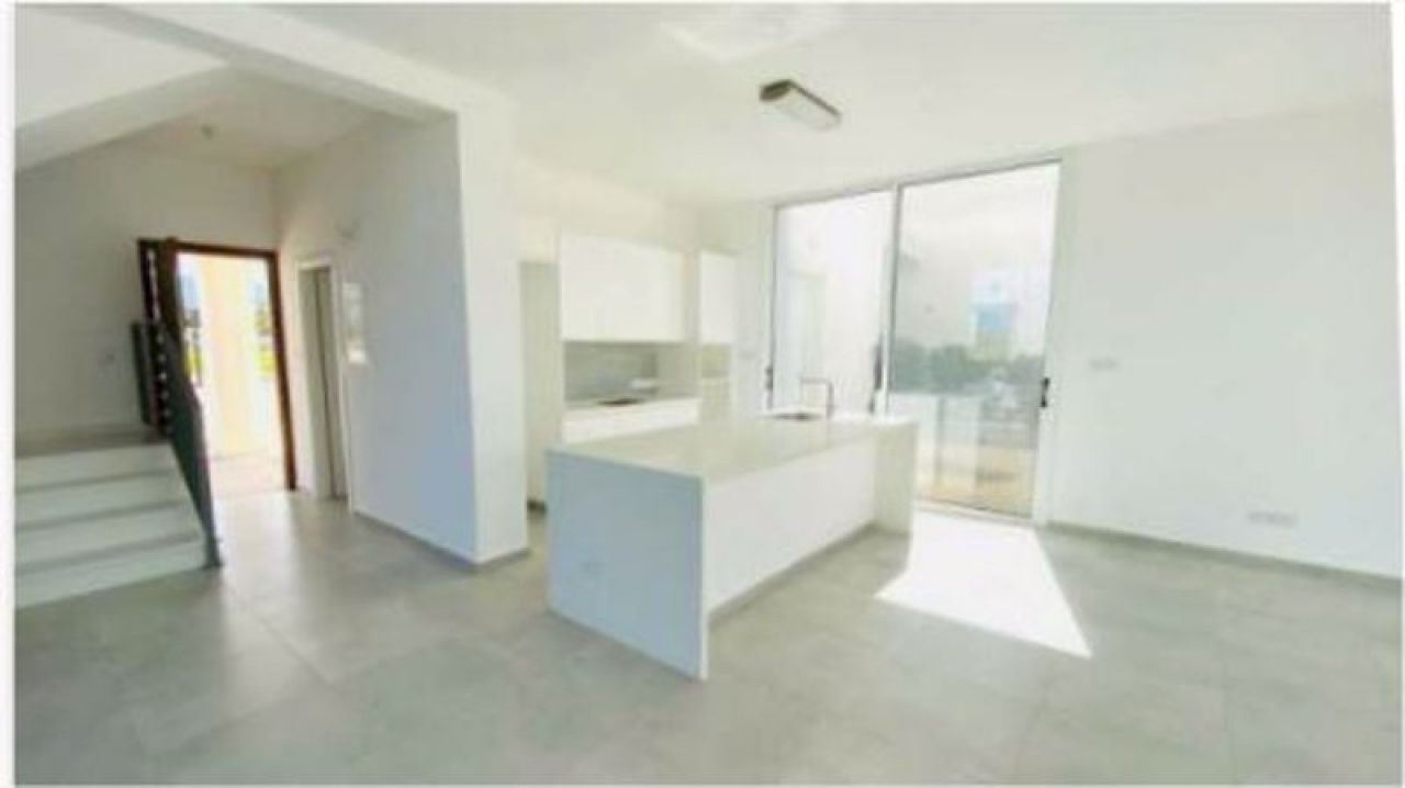 נכס 33595 פגיה, פאפוס / lep009n3