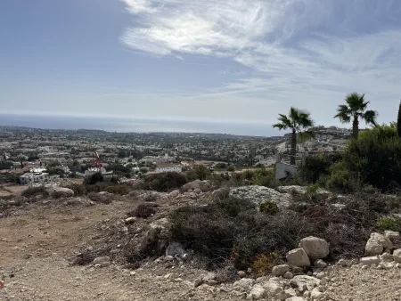 בית דו משפחתי למכירה