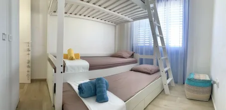 בית דו משפחתי למכירה
