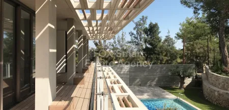 Μπανγκαλόου προς πώληση