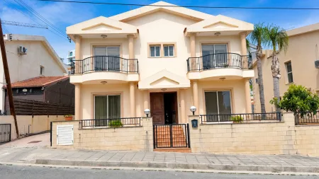Casa indipendente in vendita