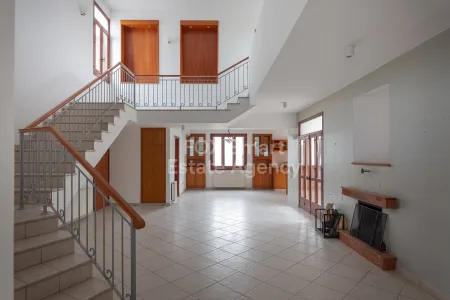 Detached House for rent