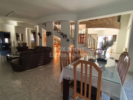 Detached House for rent