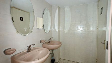 Здание на продажу