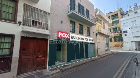 בניין למכירה