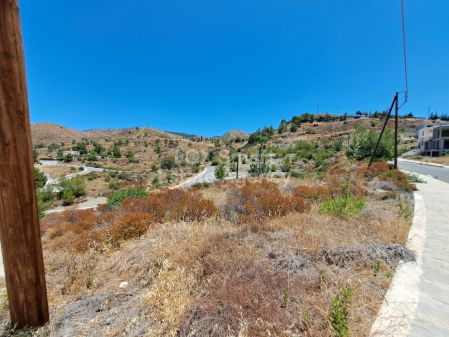 קרקע למגורים למכירה