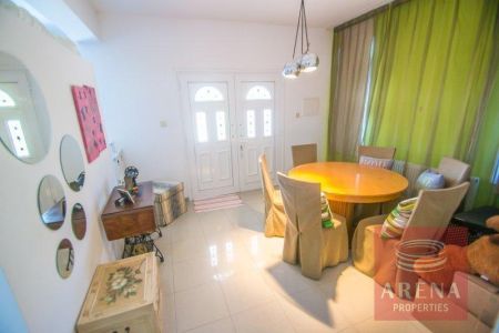 Casa indipendente in vendita