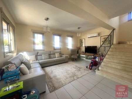 Casa indipendente in vendita