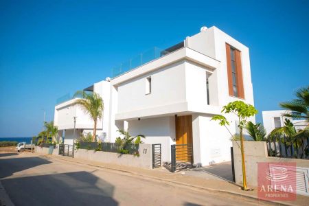 Casa indipendente in vendita