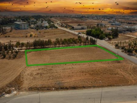 קרקע למגורים למכירה