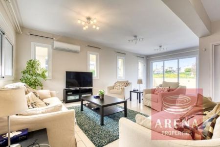 Dom wolno stojący na sprzedaż