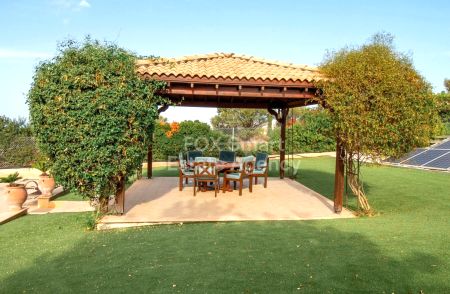 Casa indipendente in vendita