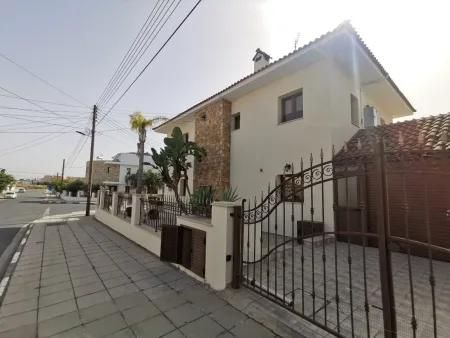 Casa indipendente in vendita