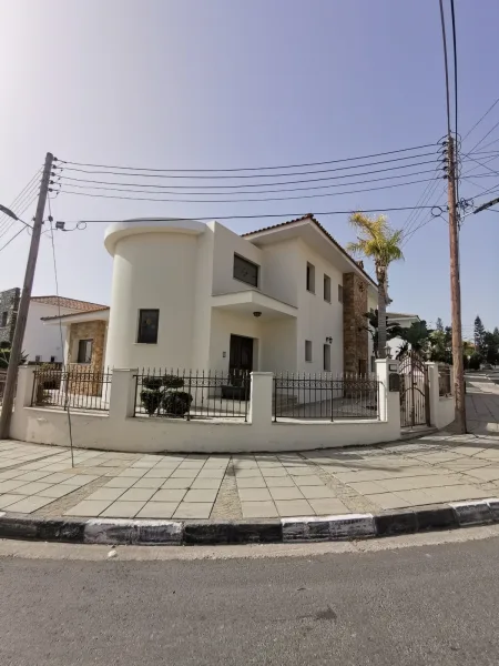 Casa indipendente in vendita