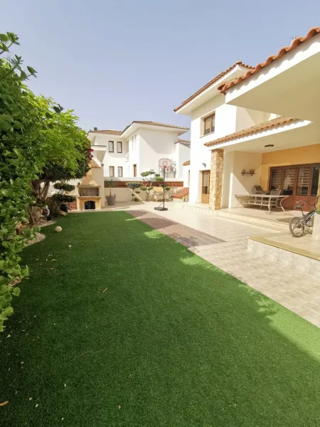 Casa indipendente in vendita