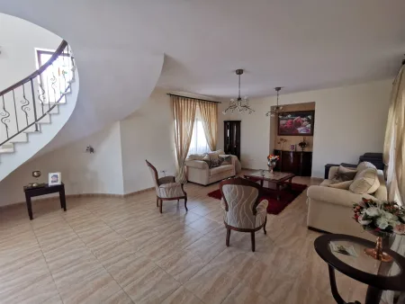 Casa indipendente in vendita