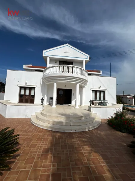 Detached House for sale