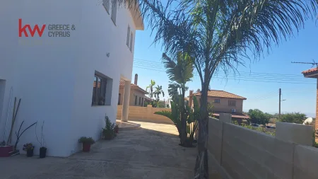 Casa indipendente in vendita