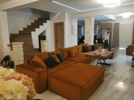 Casa indipendente in vendita