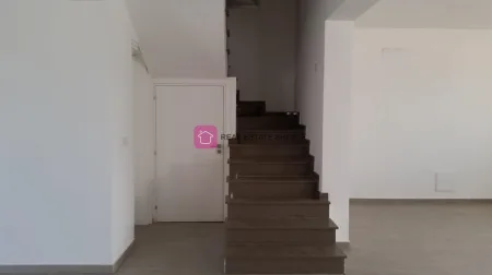 בית דו משפחתי למכירה