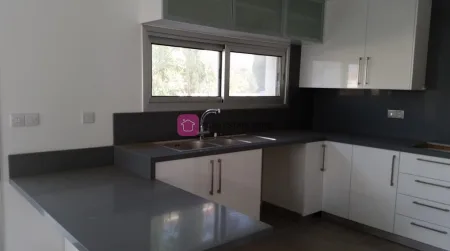 בית דו משפחתי למכירה