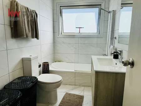 Semi-detached House for sale