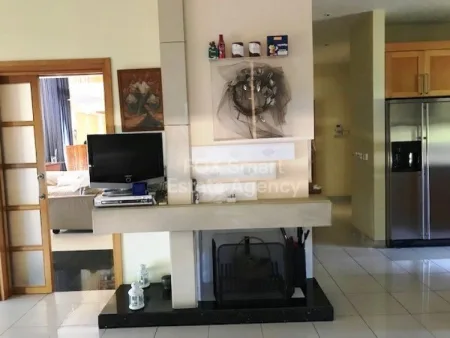 Μπανγκαλόου προς πώληση