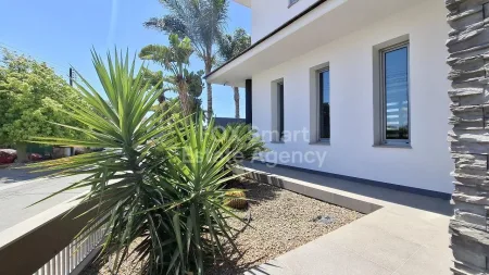 Μπανγκαλόου προς πώληση