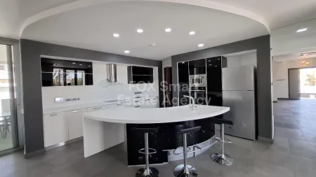 Μπανγκαλόου προς πώληση