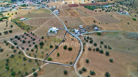 קרקע למגורים למכירה