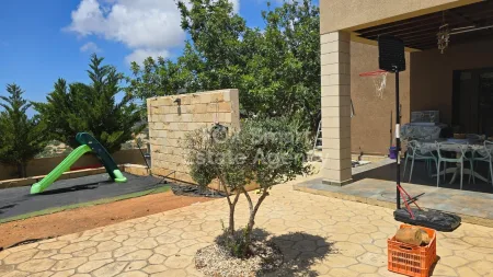 Μπανγκαλόου προς ενοικίαση