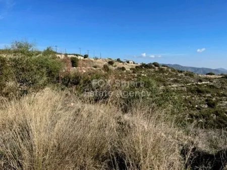 קרקע למגורים למכירה