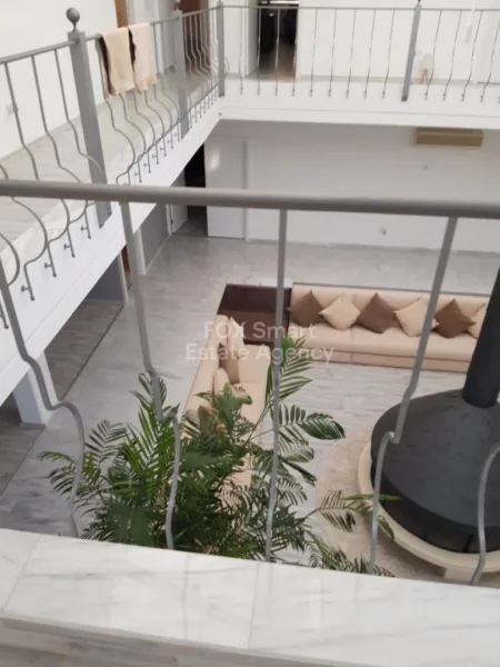 Μπανγκαλόου προς πώληση