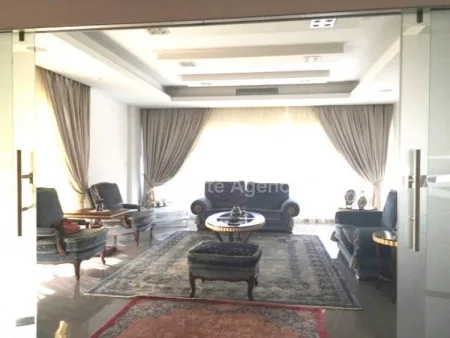 Μπανγκαλόου προς πώληση