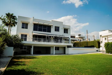 Μπανγκαλόου προς πώληση