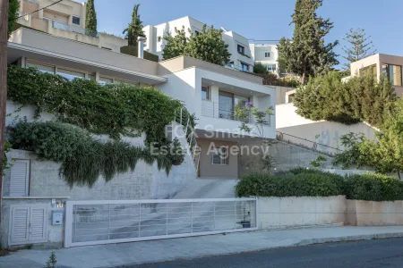 Μπανγκαλόου προς πώληση