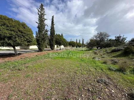 קרקע למגורים למכירה