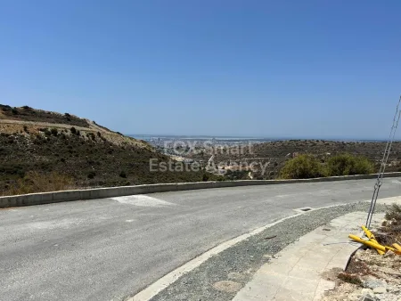 קרקע למגורים למכירה