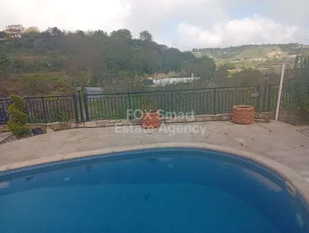 Μπανγκαλόου προς ενοικίαση