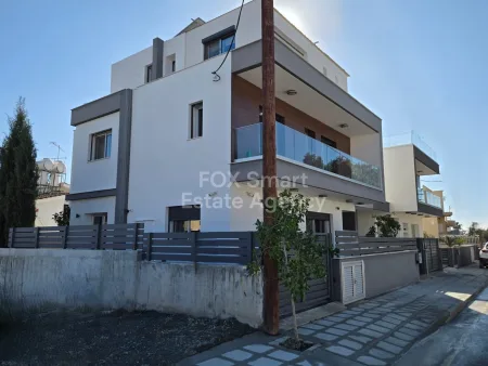Semi-detached House for rent