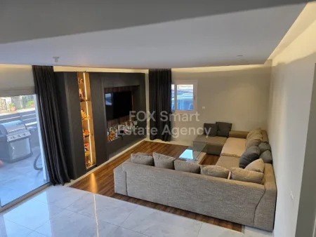 Semi-detached House for rent