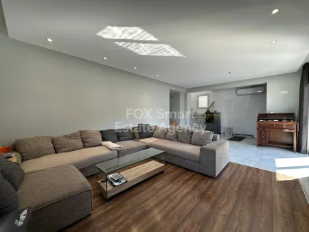 Semi-detached House for rent
