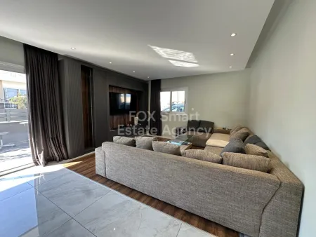 Semi-detached House for rent