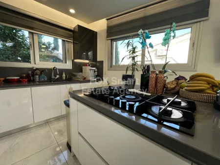 Semi-detached House for rent