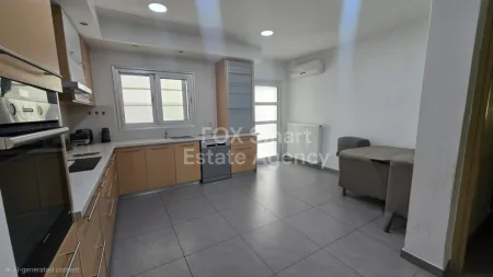 בית דו משפחתי למכירה