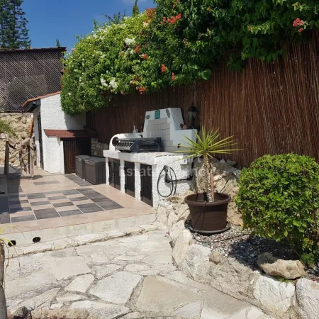 Μπανγκαλόου προς πώληση